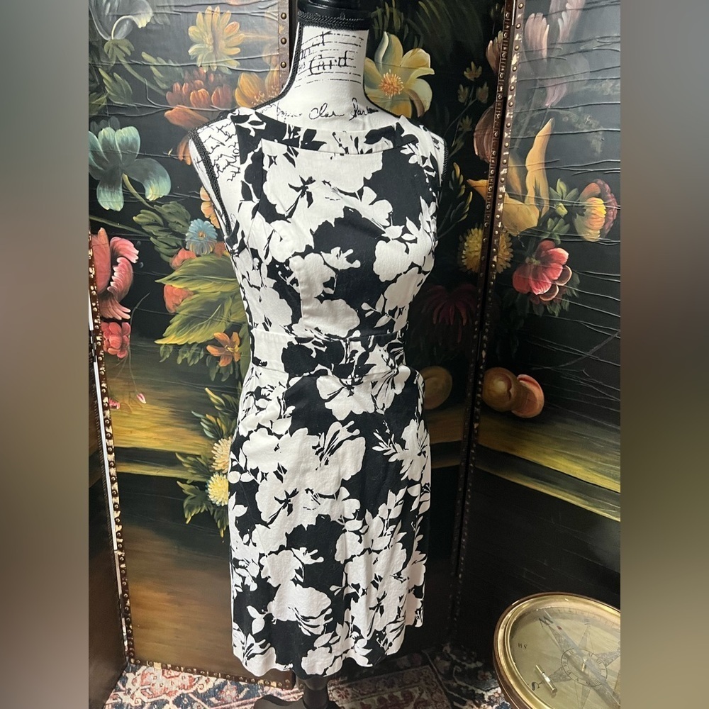 Chaps Sleeveless Black & White Zip Back Floral Print Dress Size 6 (D4) - Picture 3 of 10